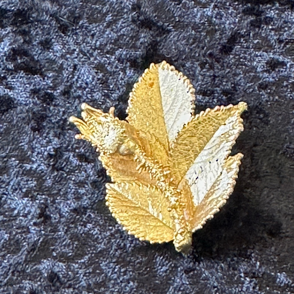 Vintage Brooch - Vintage estate & jewelry